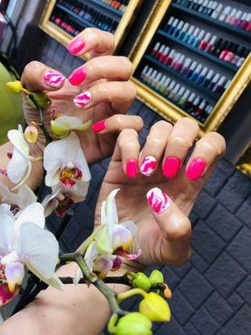 Klodiana fuschia nails