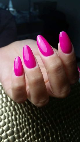 Klodiana fuschia nails